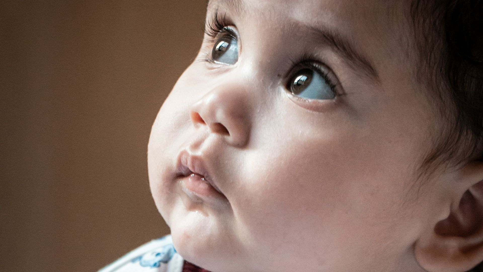 child in white red and blue crew neck shirt