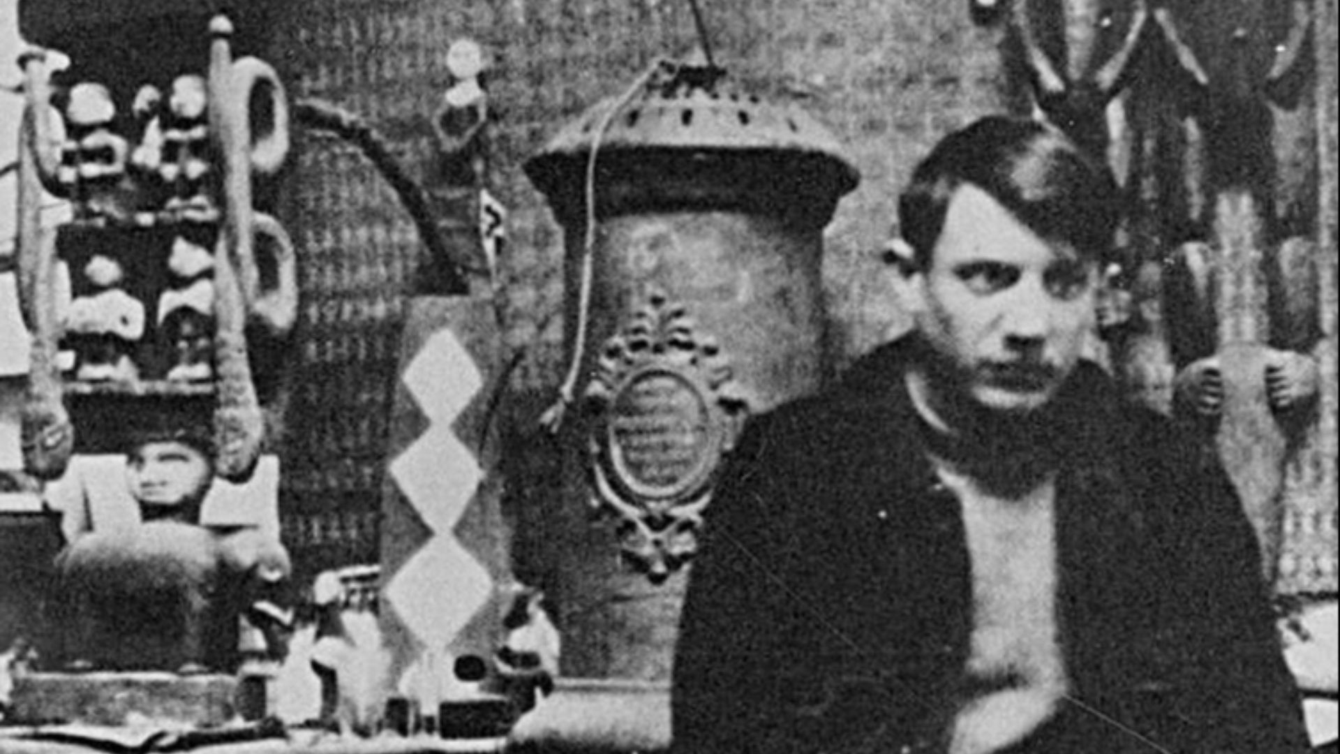 File:Pablo Picasso in his Montmartre studio, 1908.jpg