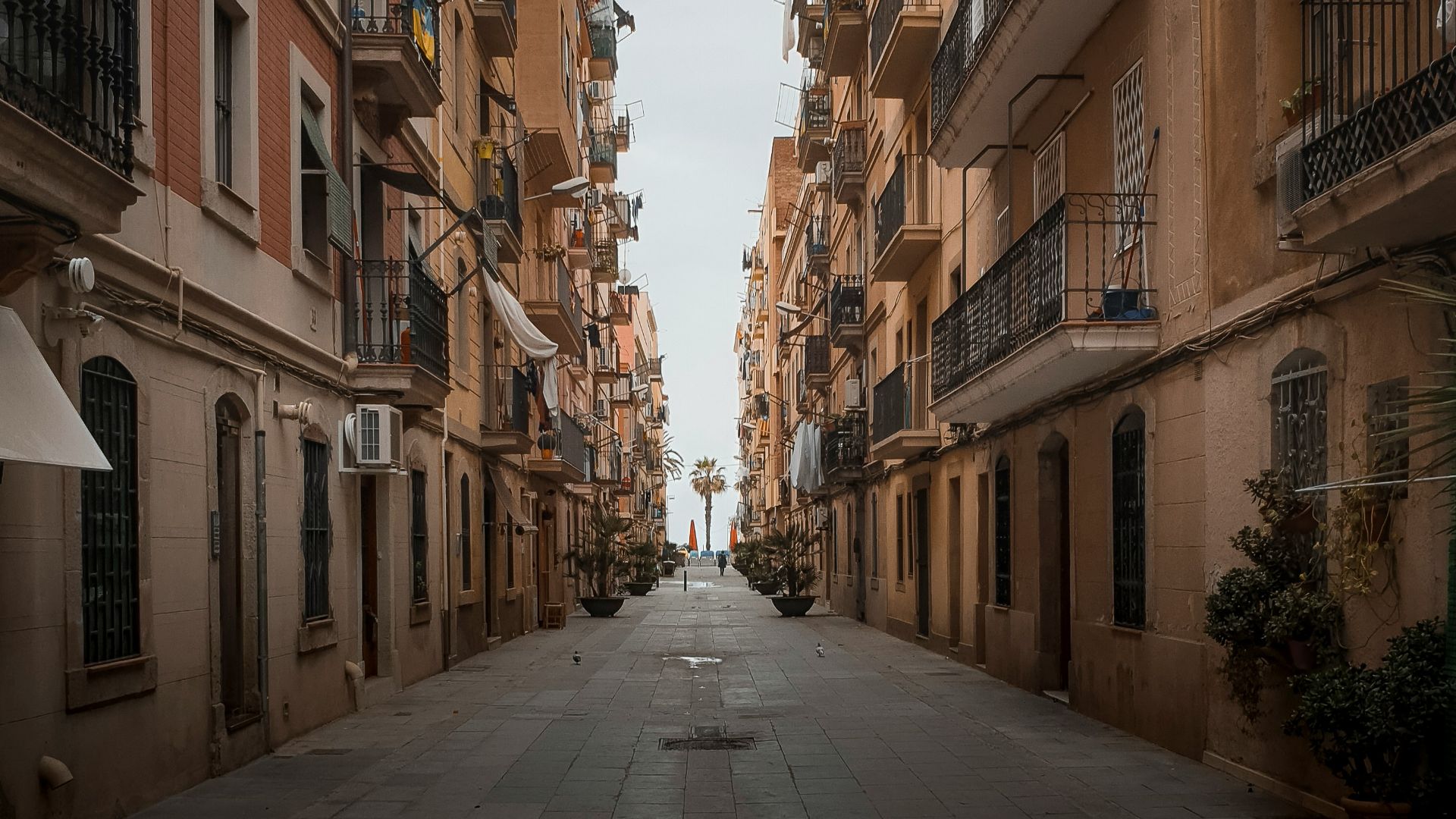 narrow pathway between houses