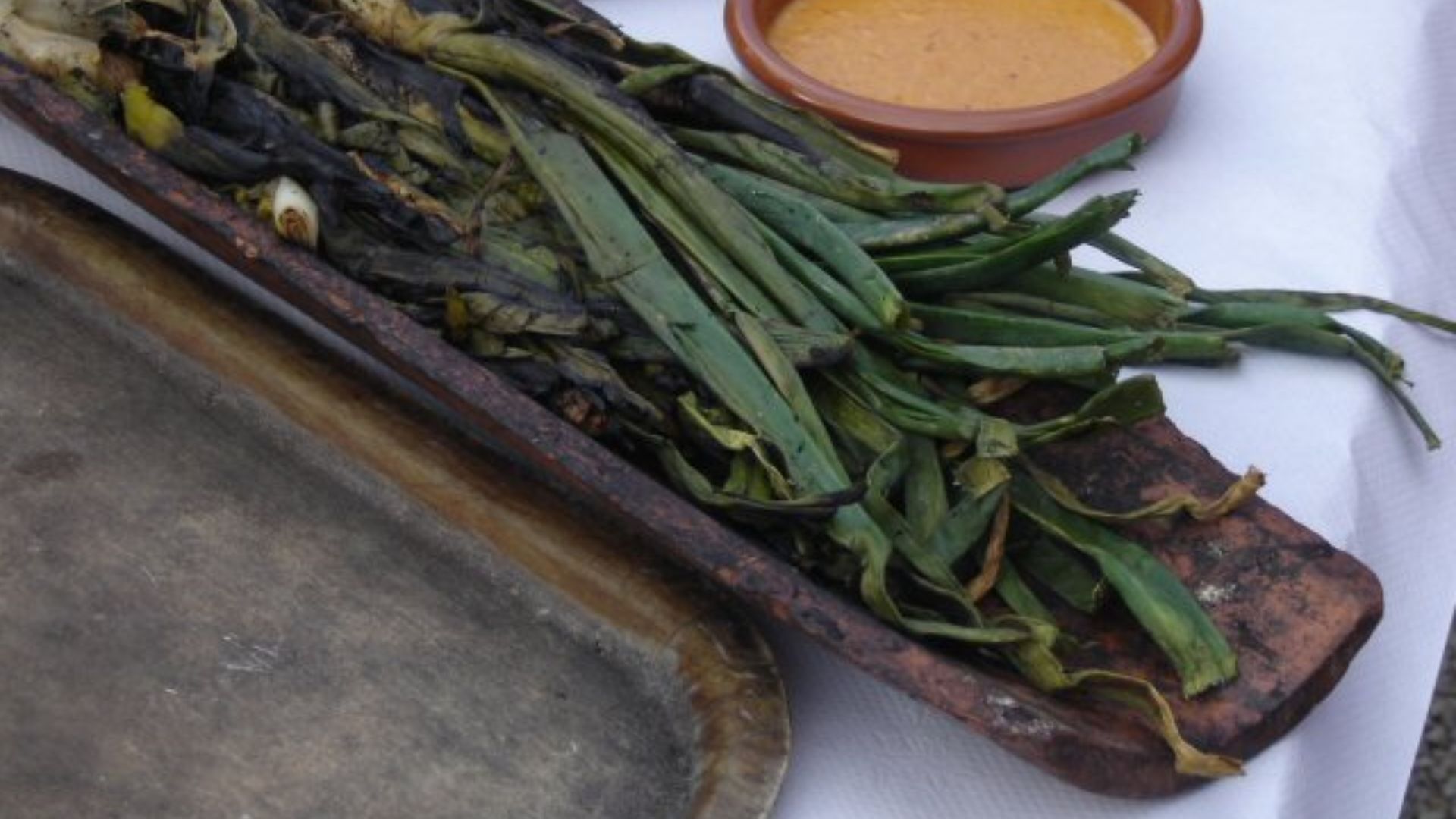 File:Calçots i romesco.jpg