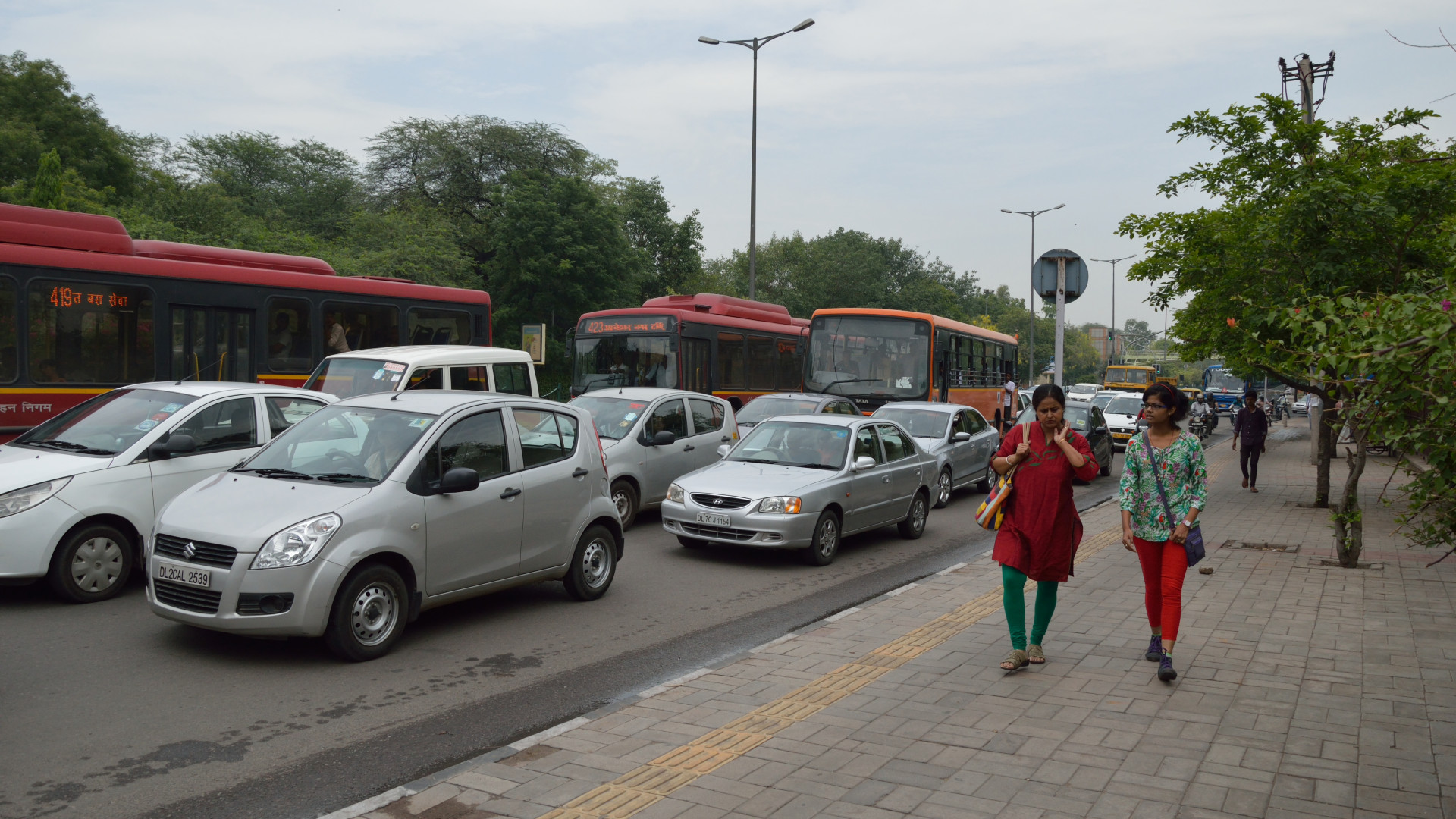 File:Traffic Congestion - Mathura Road - New Delhi 2014-05-13 2736.JPG