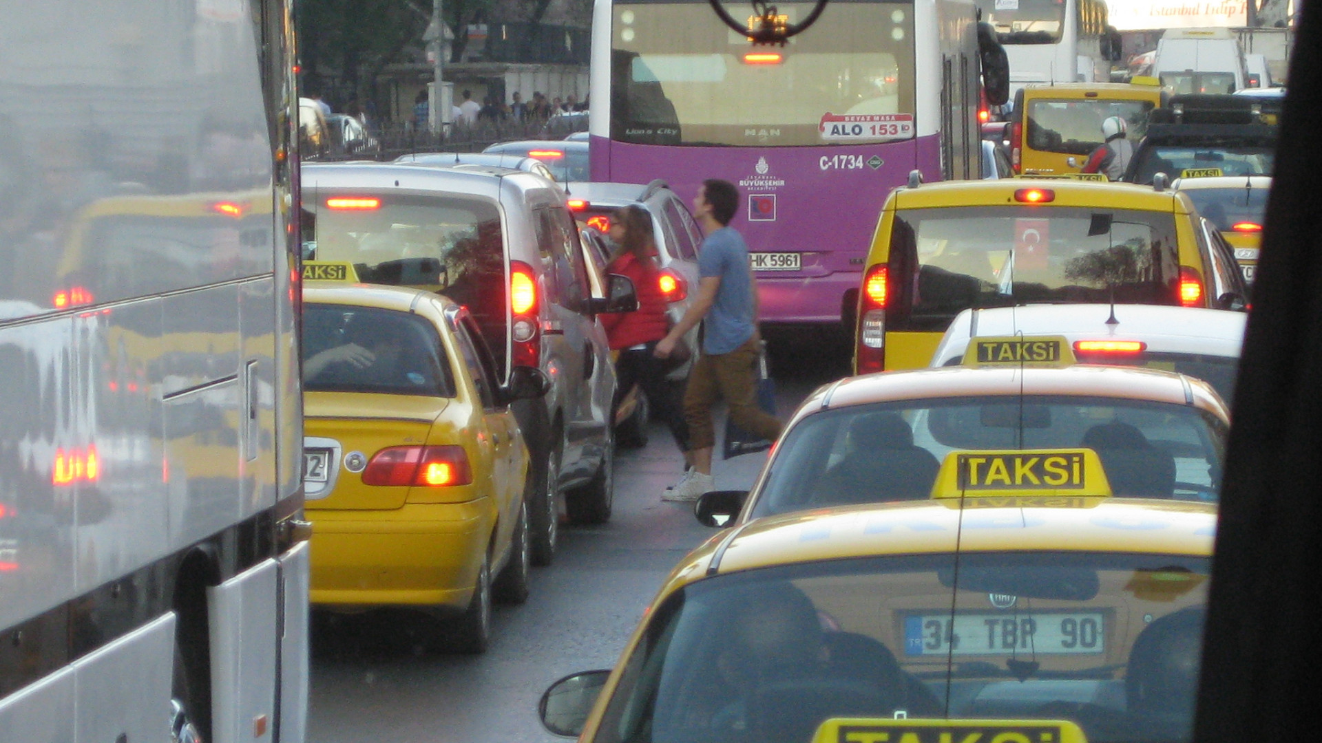 File:Traffic jam in Istanbul's road.JPG