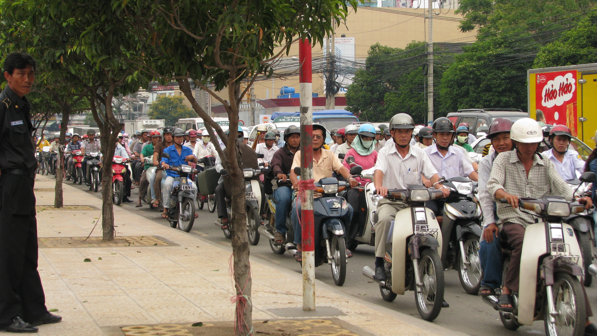 File:Vietnam 08 - 71 - Saigon traffic (3170527435).jpg