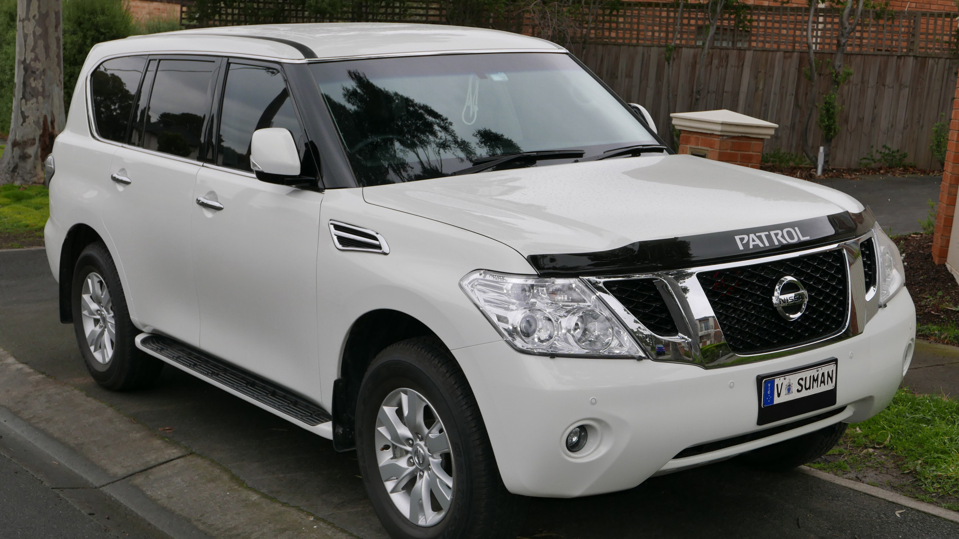File:2014 Nissan Patrol (Y62) ST-L wagon (2015-08-07) 01.jpg