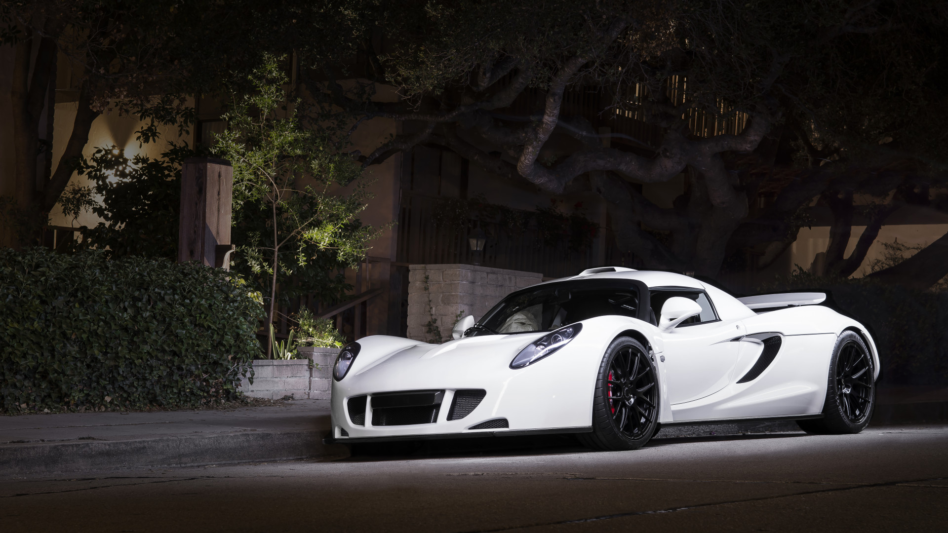 File:White Hennessey Venom GT (16874404491).jpg