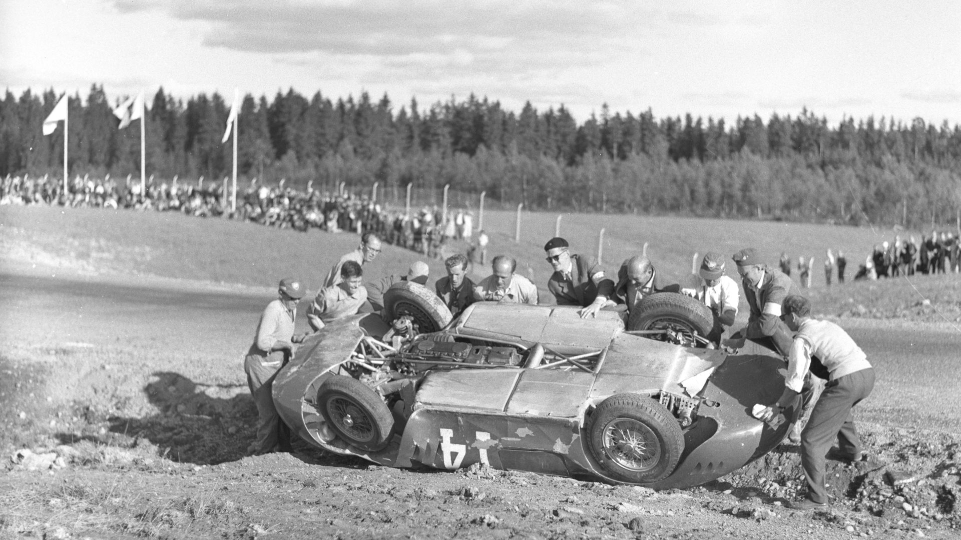 File:1958-08-10 Kanonloppet Maserati 200S Bonnier rolling.jpg