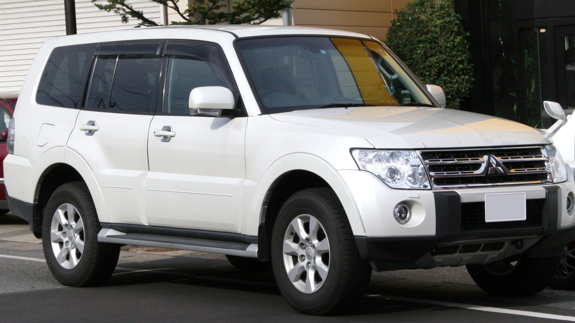File:Mitsubishi Pajero Exceed.jpg