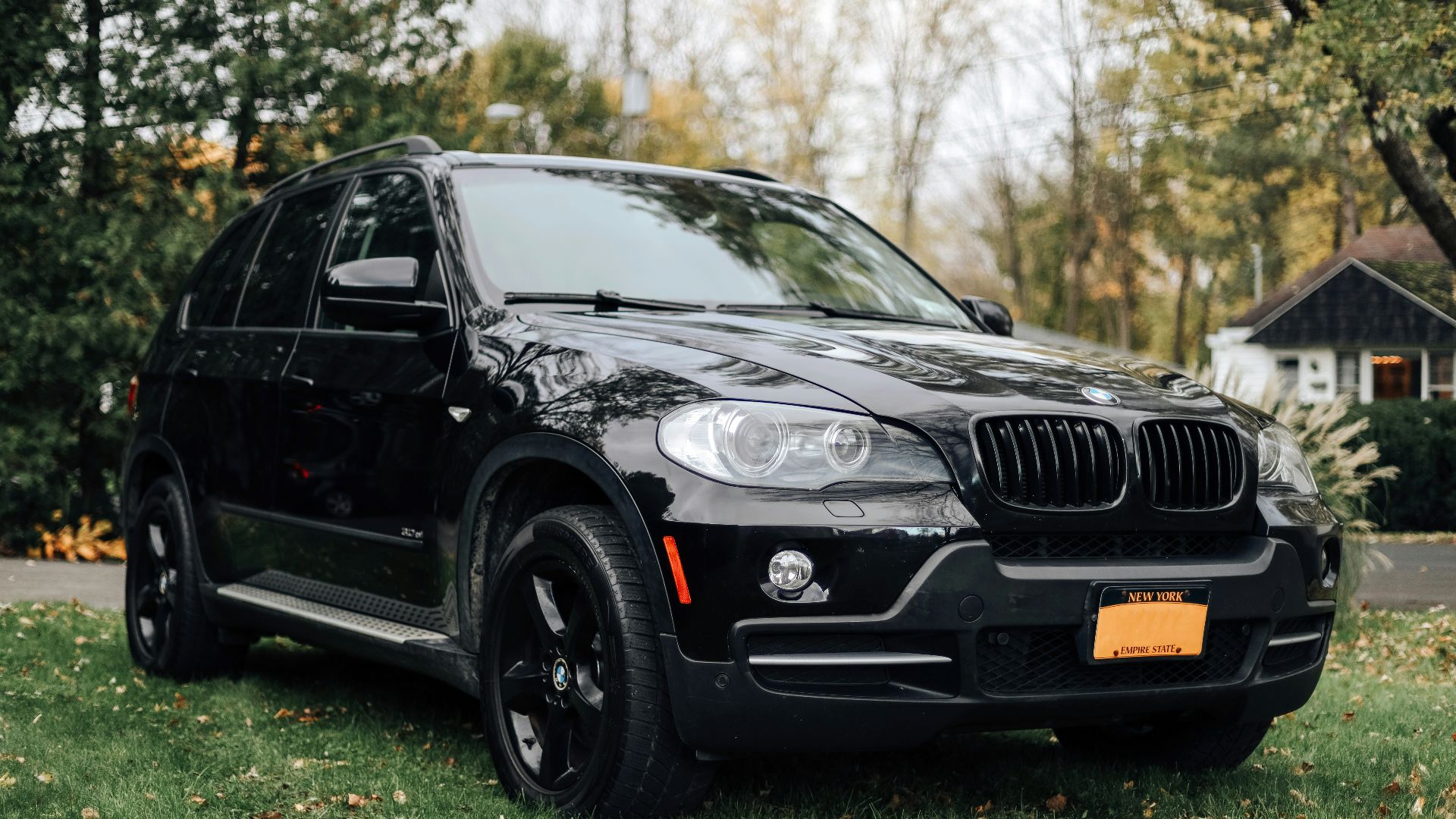 a black bmw x5 parked on the side of the road
