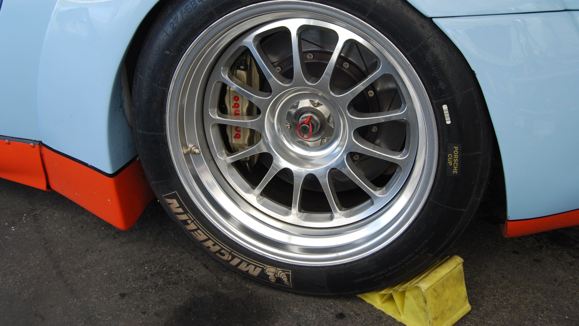 File:Flickr - wbaiv - Nice wheels and classic colors.jpg