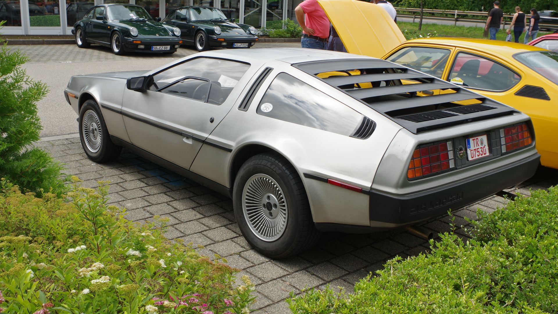 File:DeLorean DMC-12 BW 2017-07-16 15-10-09.jpg