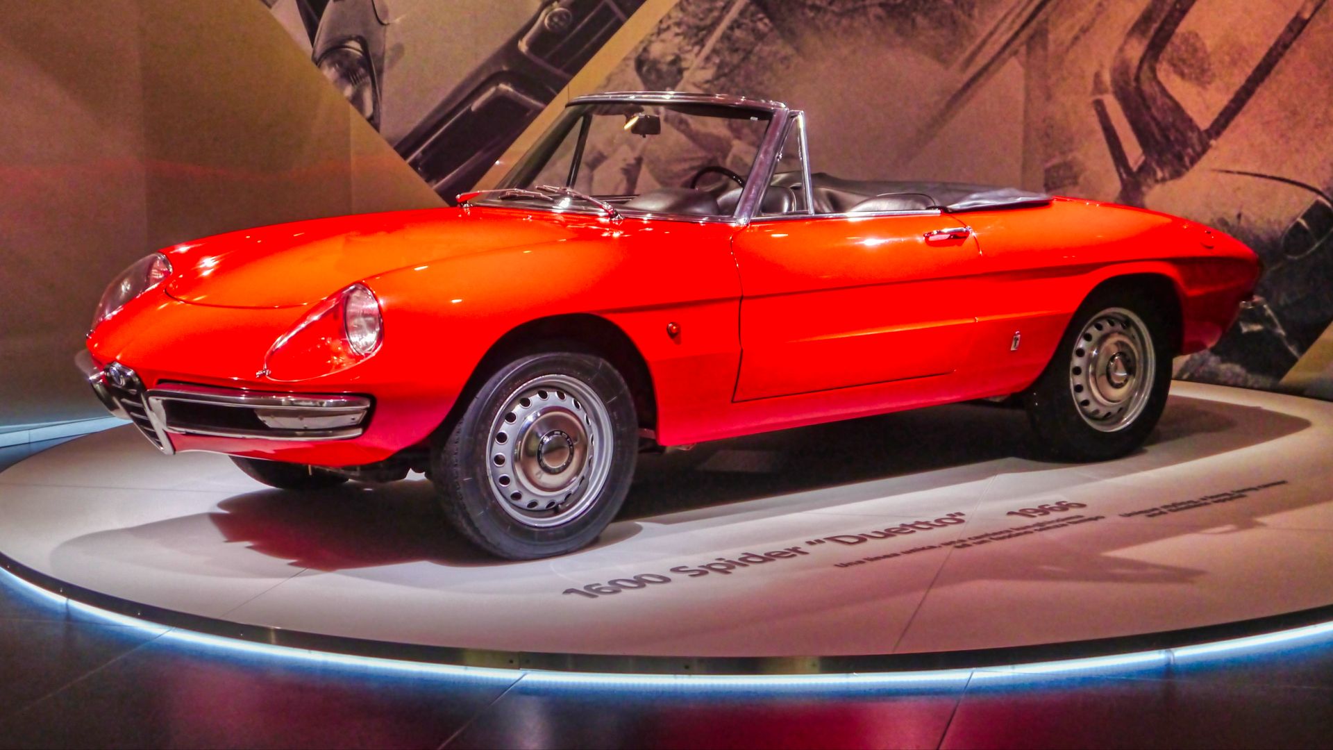 File:Arese Museo Storico Alfa Romeo 1966 1600 Spider Duetto 2.jpg