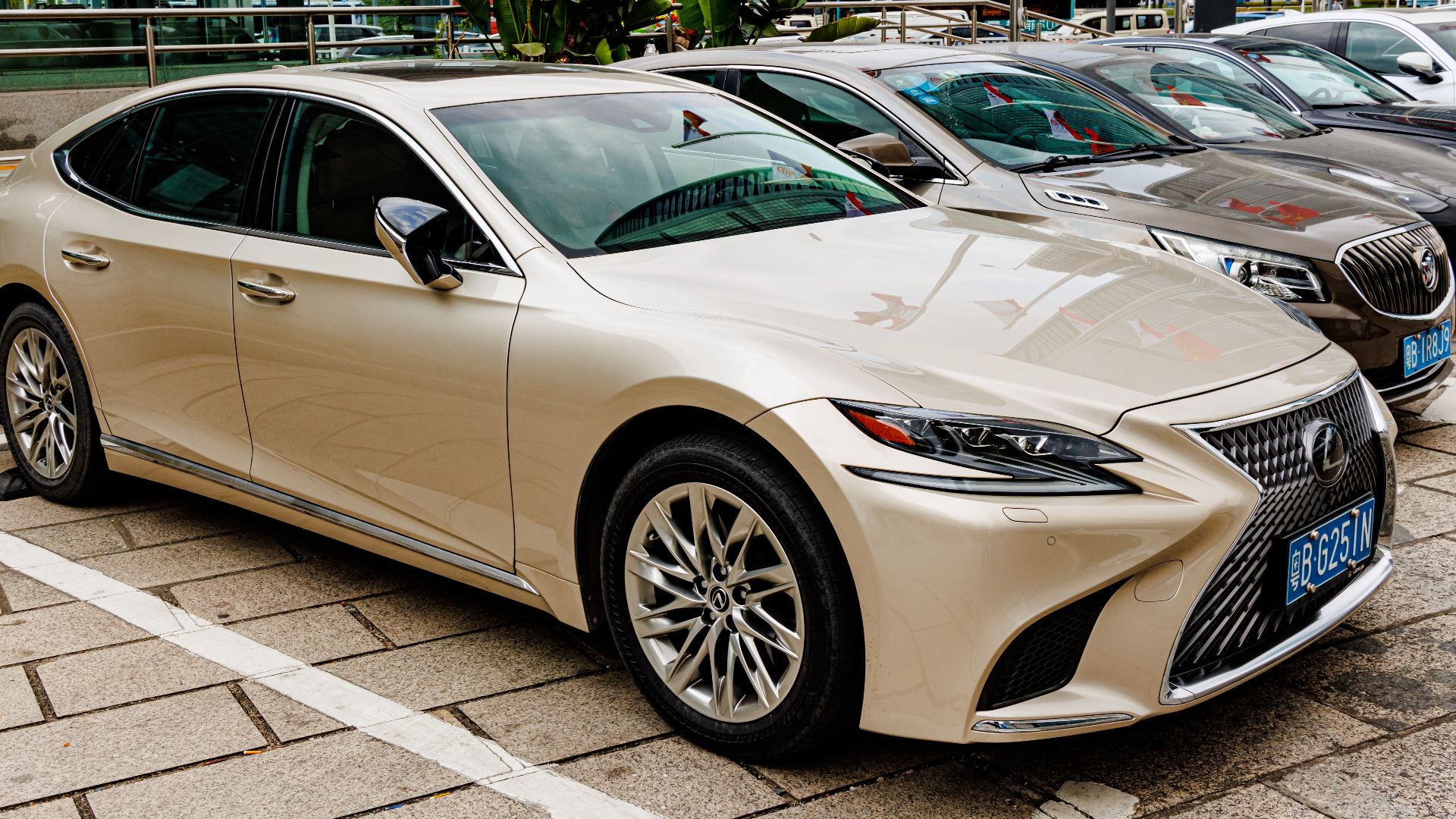 File:LEXUS LS 350 (9).jpg