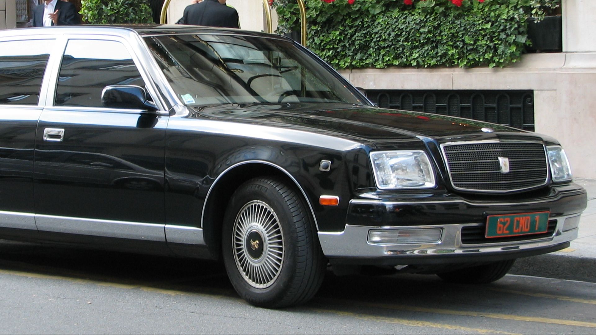 File:Toyota Century, Paris, France.jpg