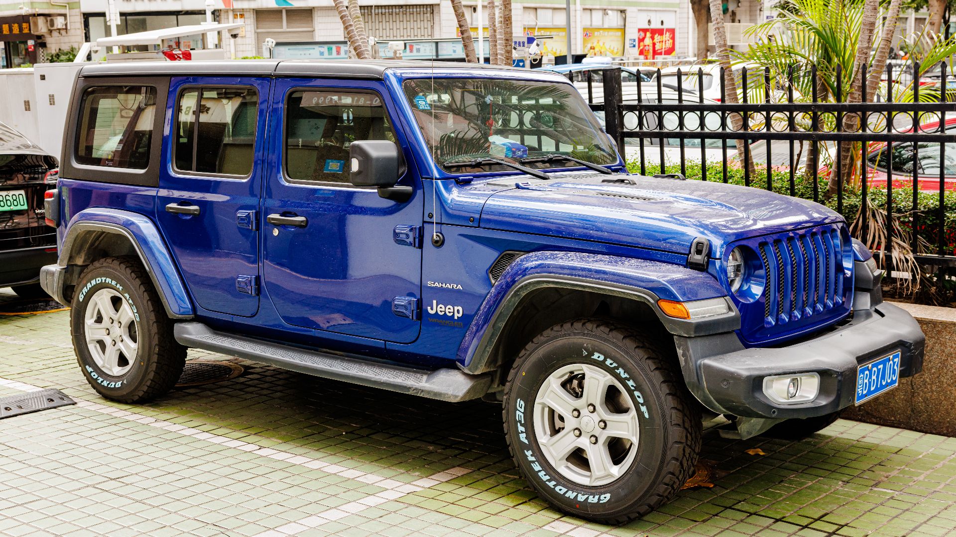 File:JEEP WRANGLER SAHARA (JL) China.jpg