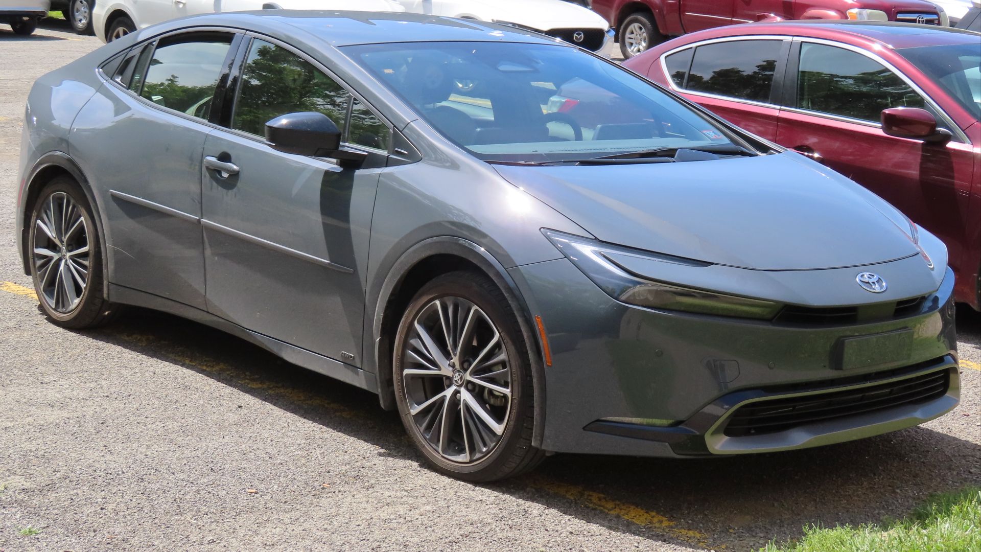 File:2024 Toyota Prius XLE AWD, front right, 06-01-2024.jpg