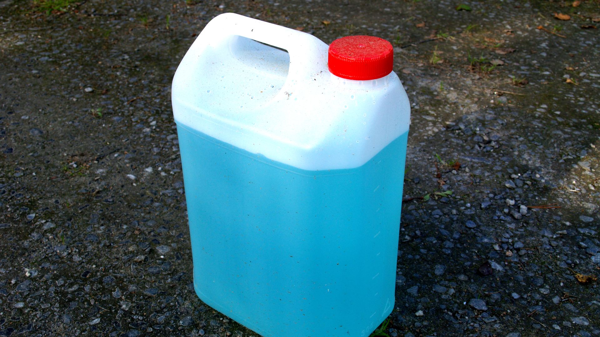 File:Windshield washer fluid can.jpg