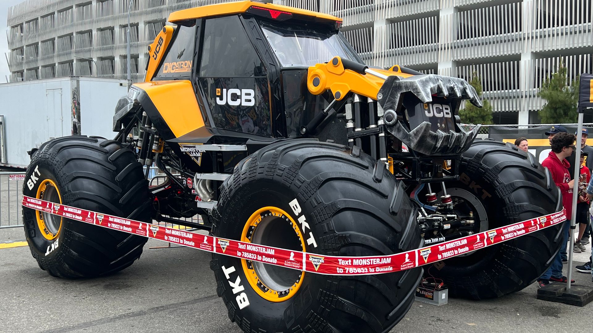 File:JCB DIGatron Monster Truck.jpg