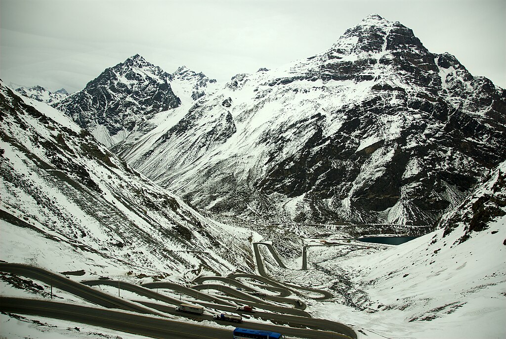1024Px-Switchbacks On The Road Up To Tunel Del Cristo Redentor