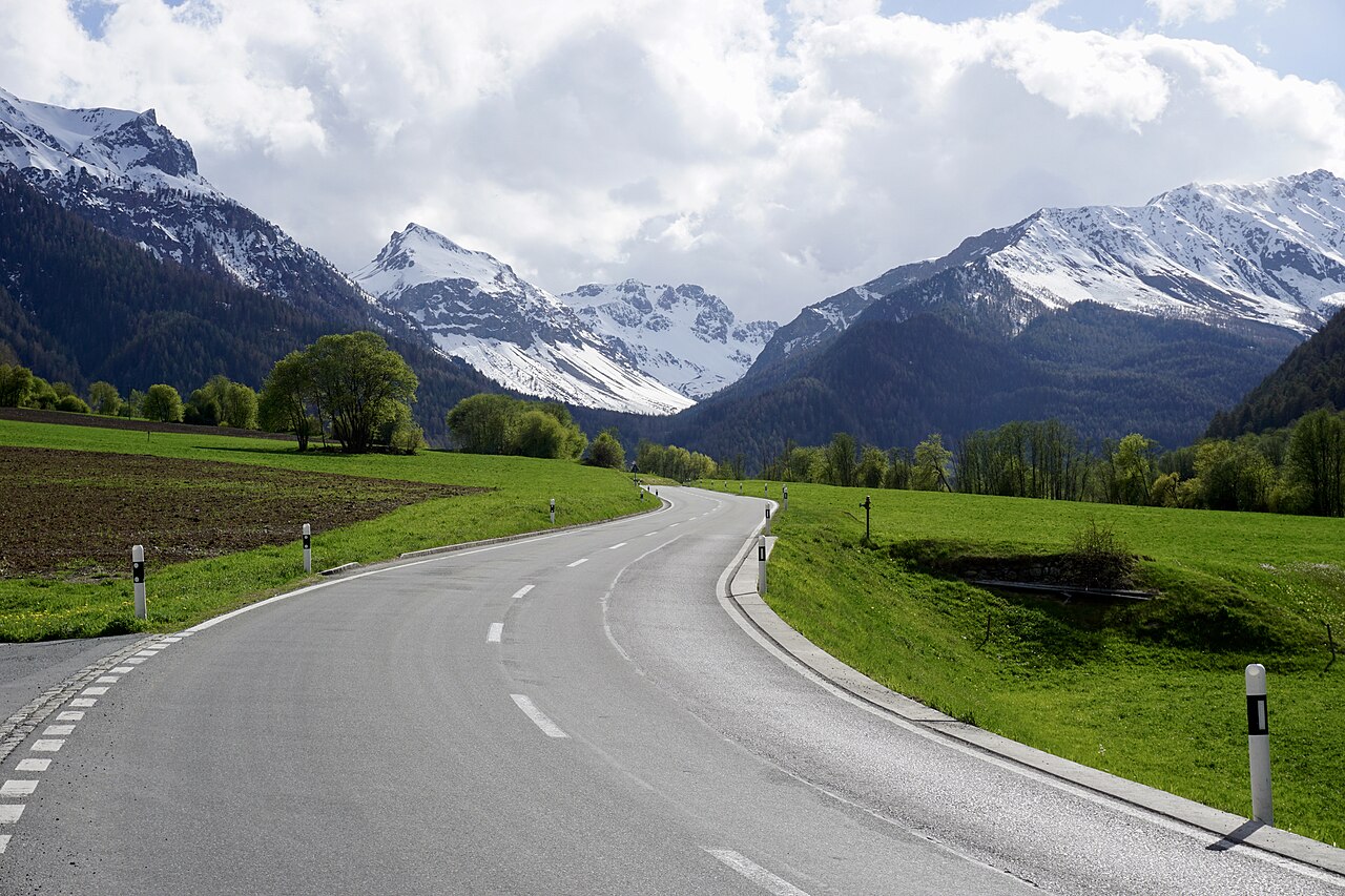 Roads In Switzerland (27965437018)