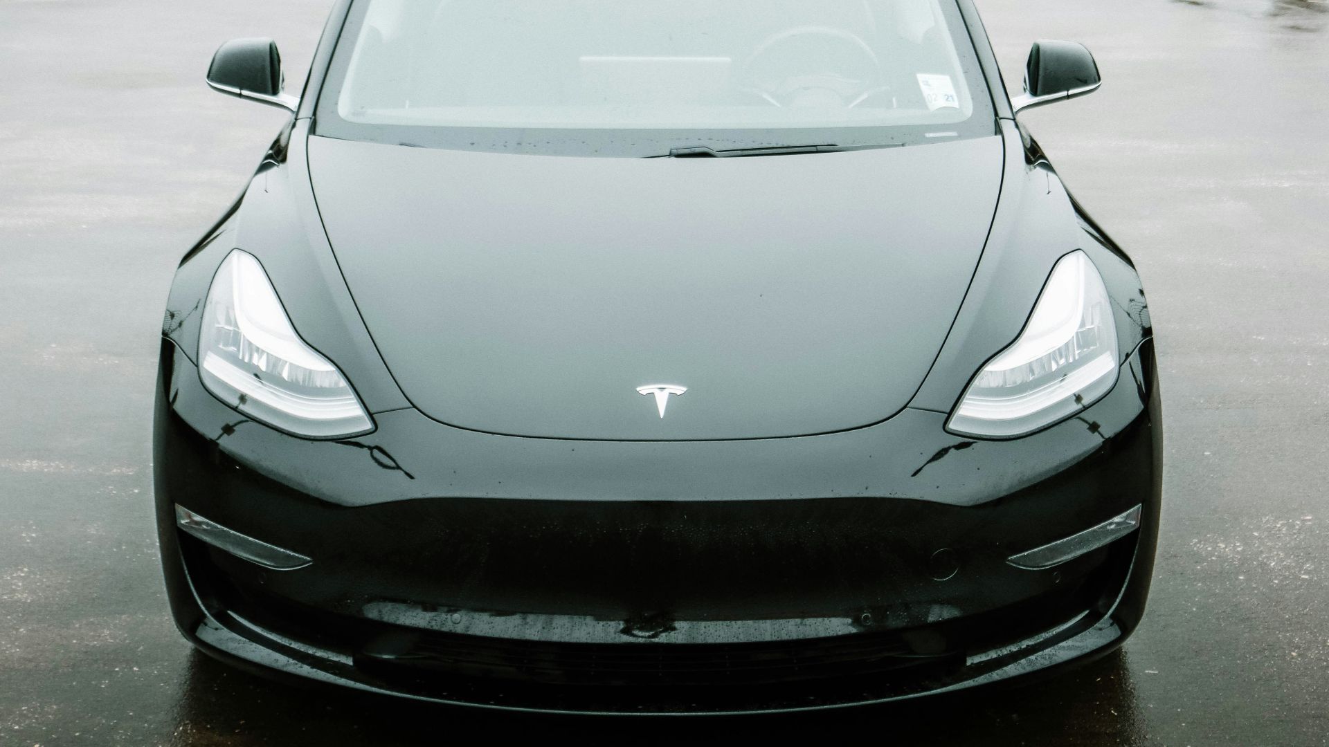 silver porsche 911 parked on parking lot during daytime