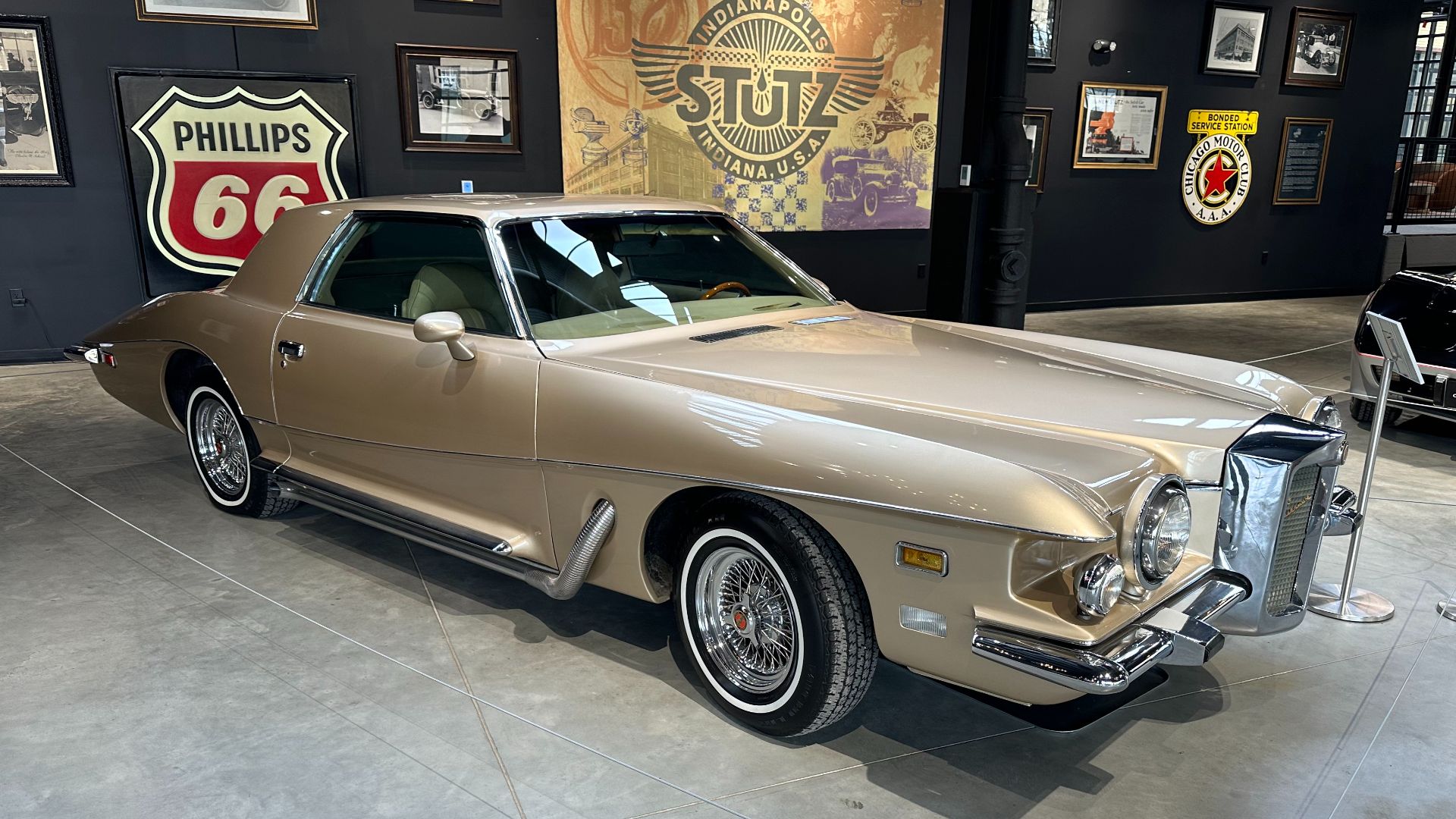 File:Stutz Blackhawk at the Stutz Car Museum (cropped).jpg