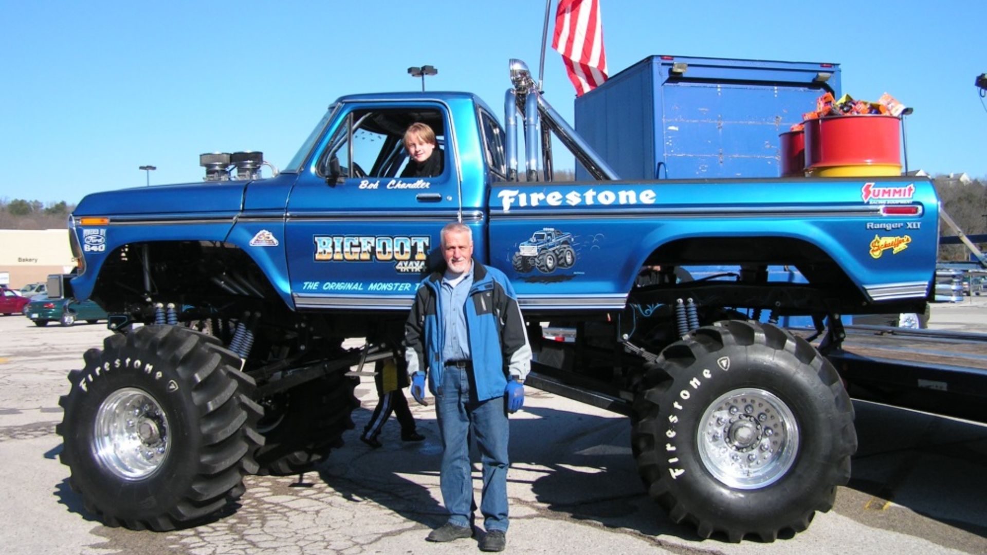 File:Bigfoot 12-5-09 Eureka Walmart 032.jpg