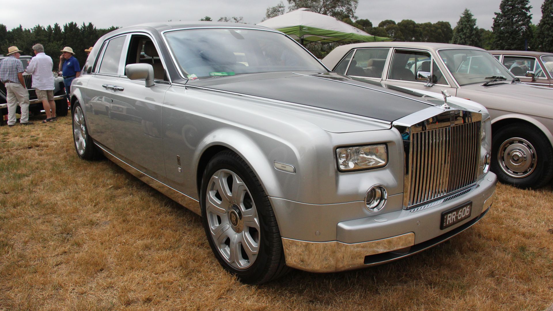 File:2005 Rolls Royce Phantom VII Saloon (46008828395).jpg