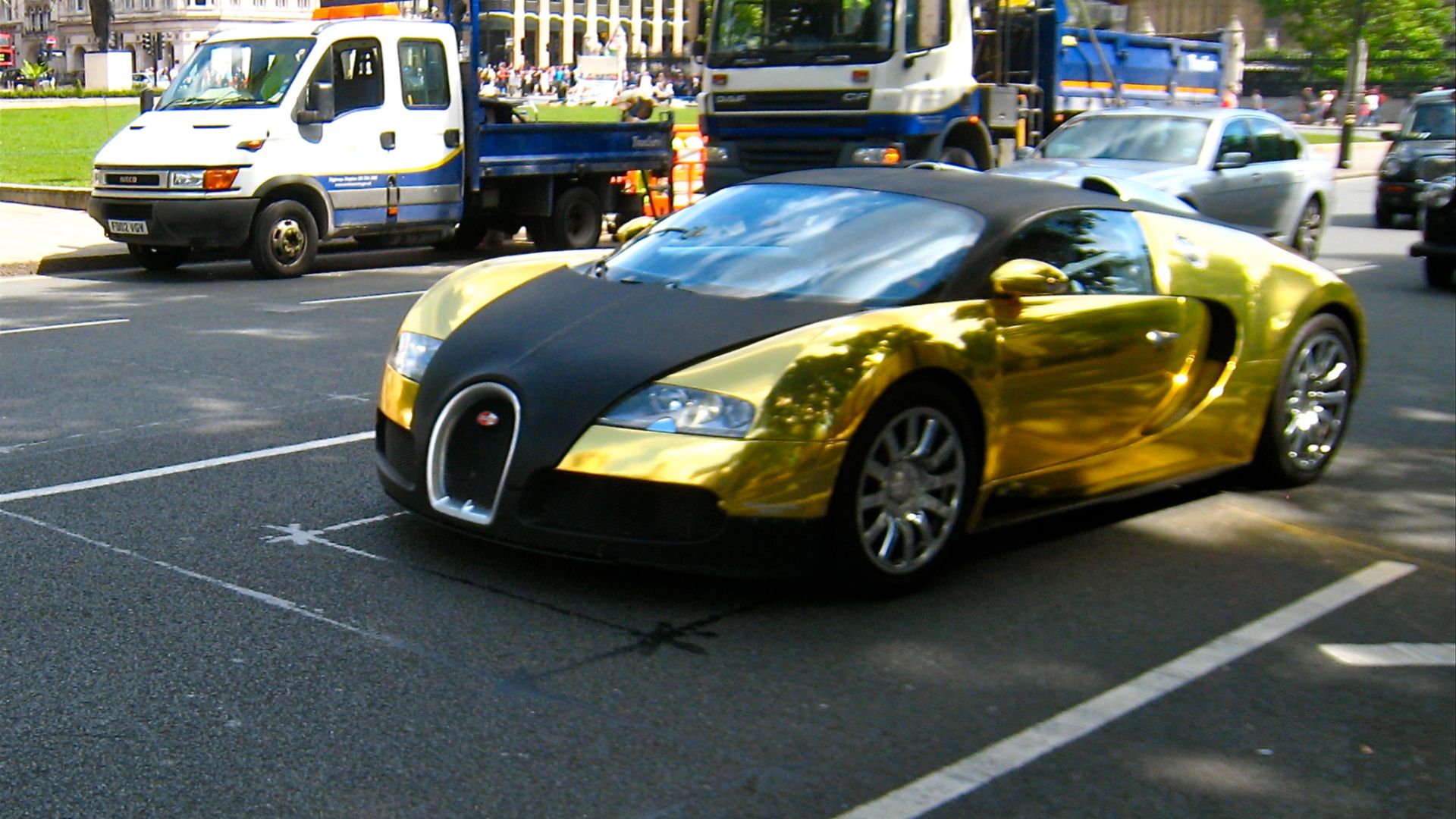 File:Gold bugatti veyron.jpg