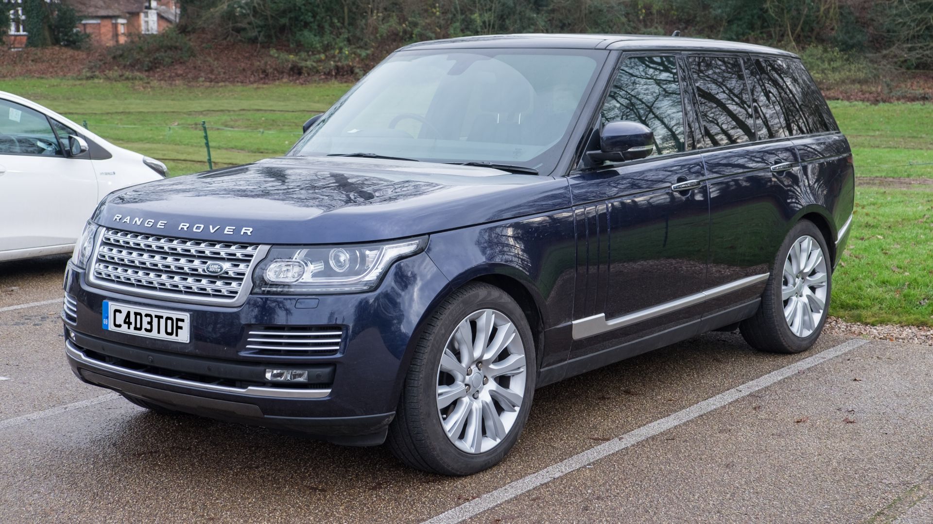 File:Land Rover Range Rover Autobiography 2016.jpg