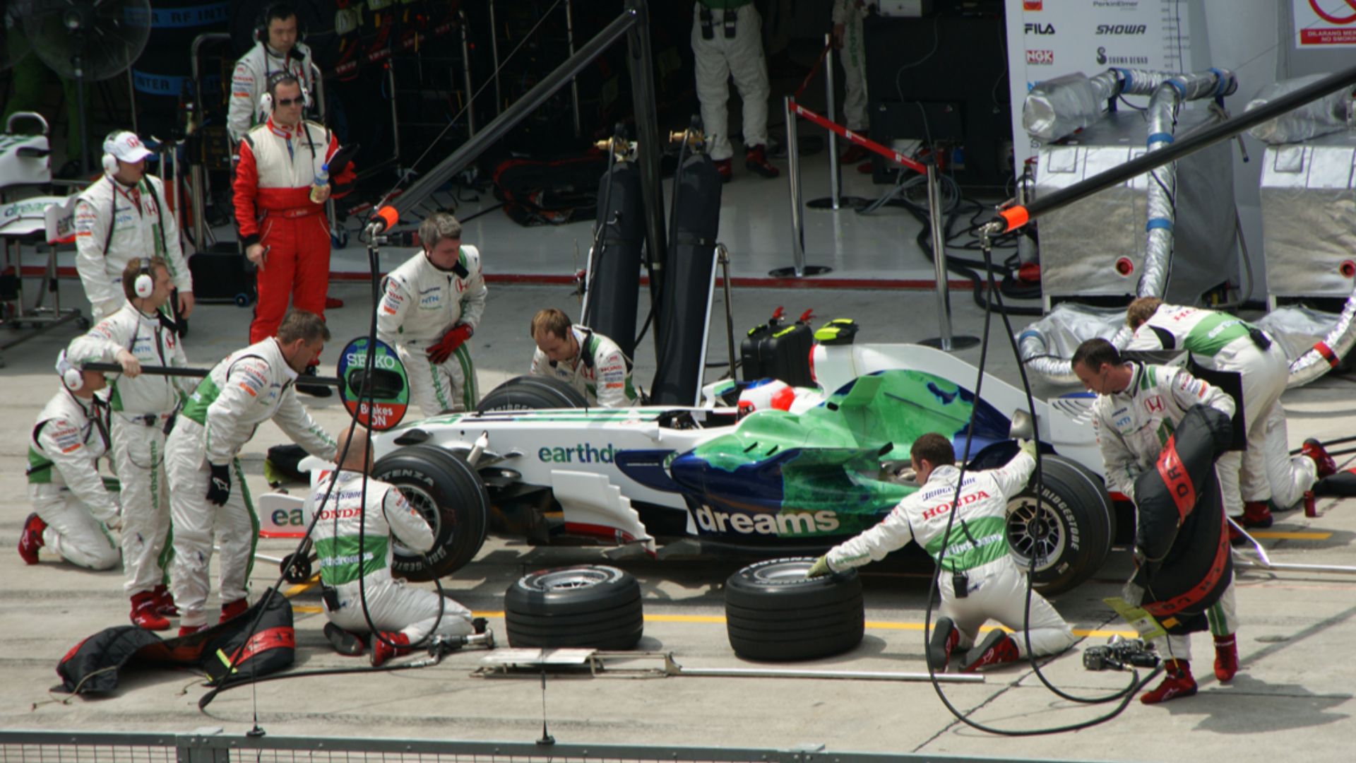File:Honda pit stop Malaysia 2008.jpg