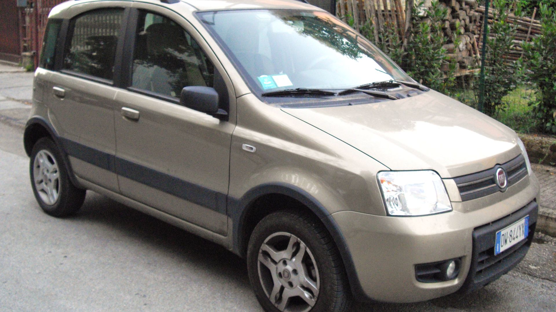 File:Fiat Panda Panda NP front.JPG