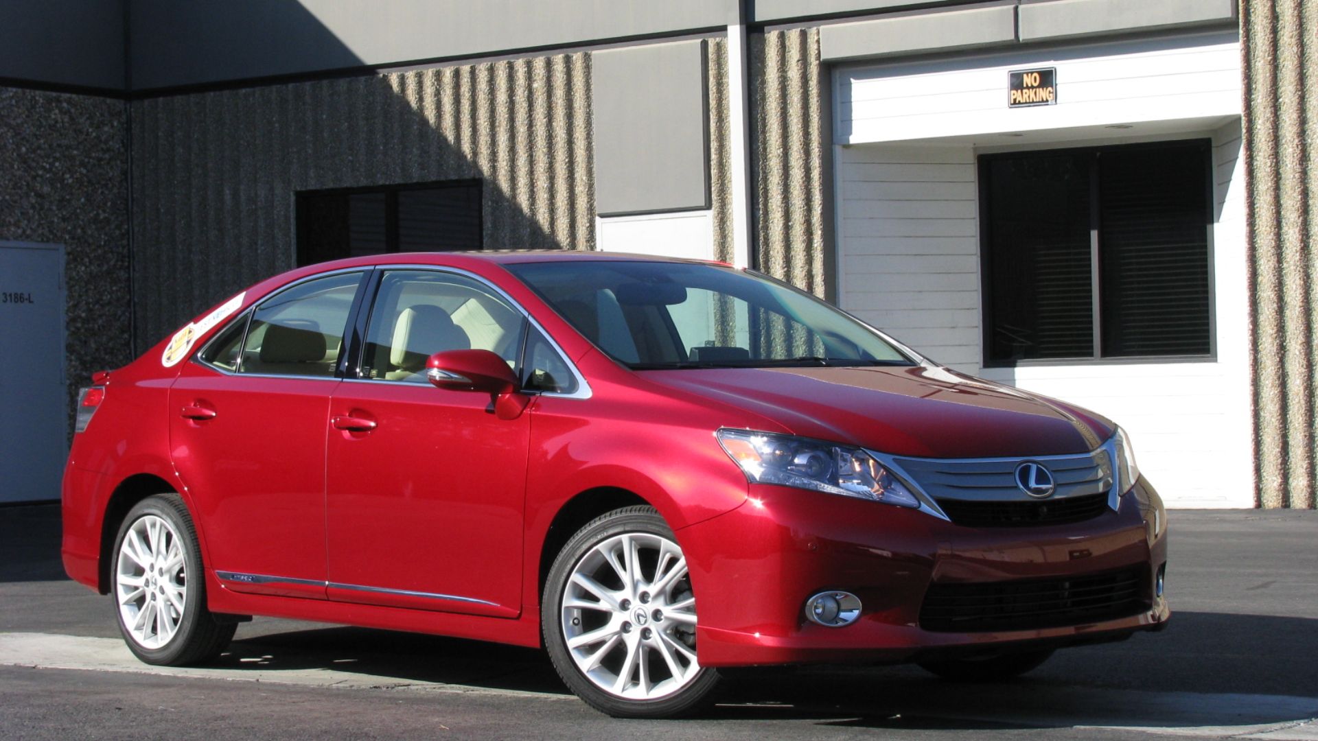 File:2010 Lexus HS 250h Matador Red Mica.jpg