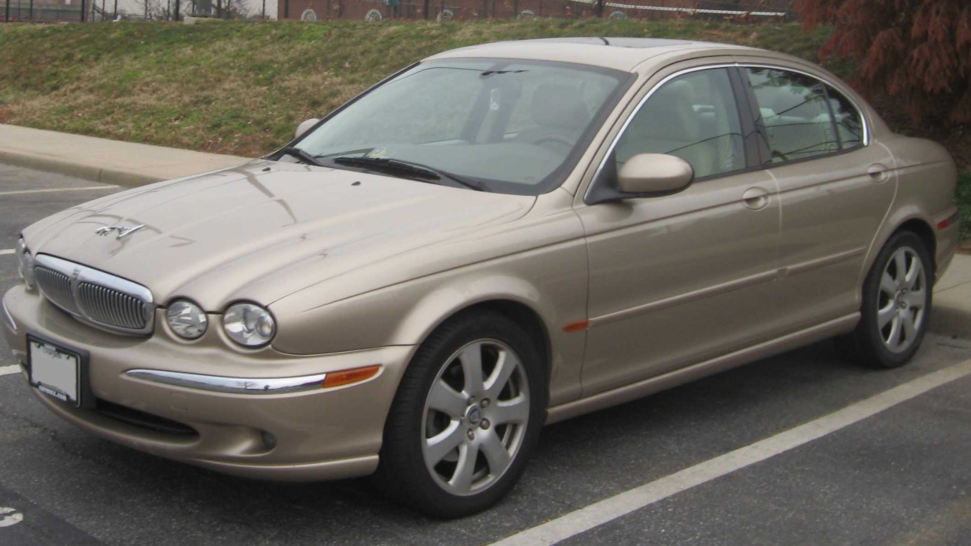 File:Jaguar X-Type sedan.jpg