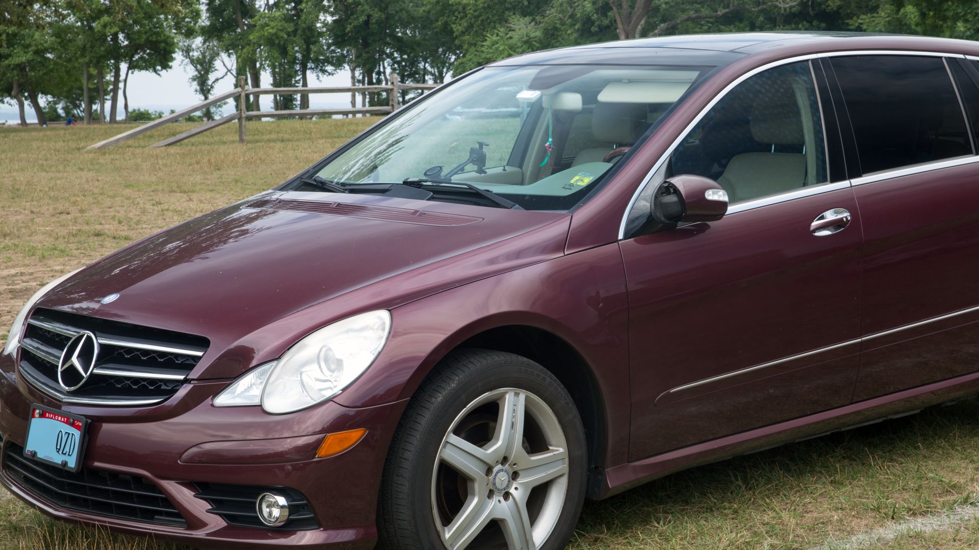 File:2010 Mercedes-Benz R350 4MATIC (V251), front left.jpg