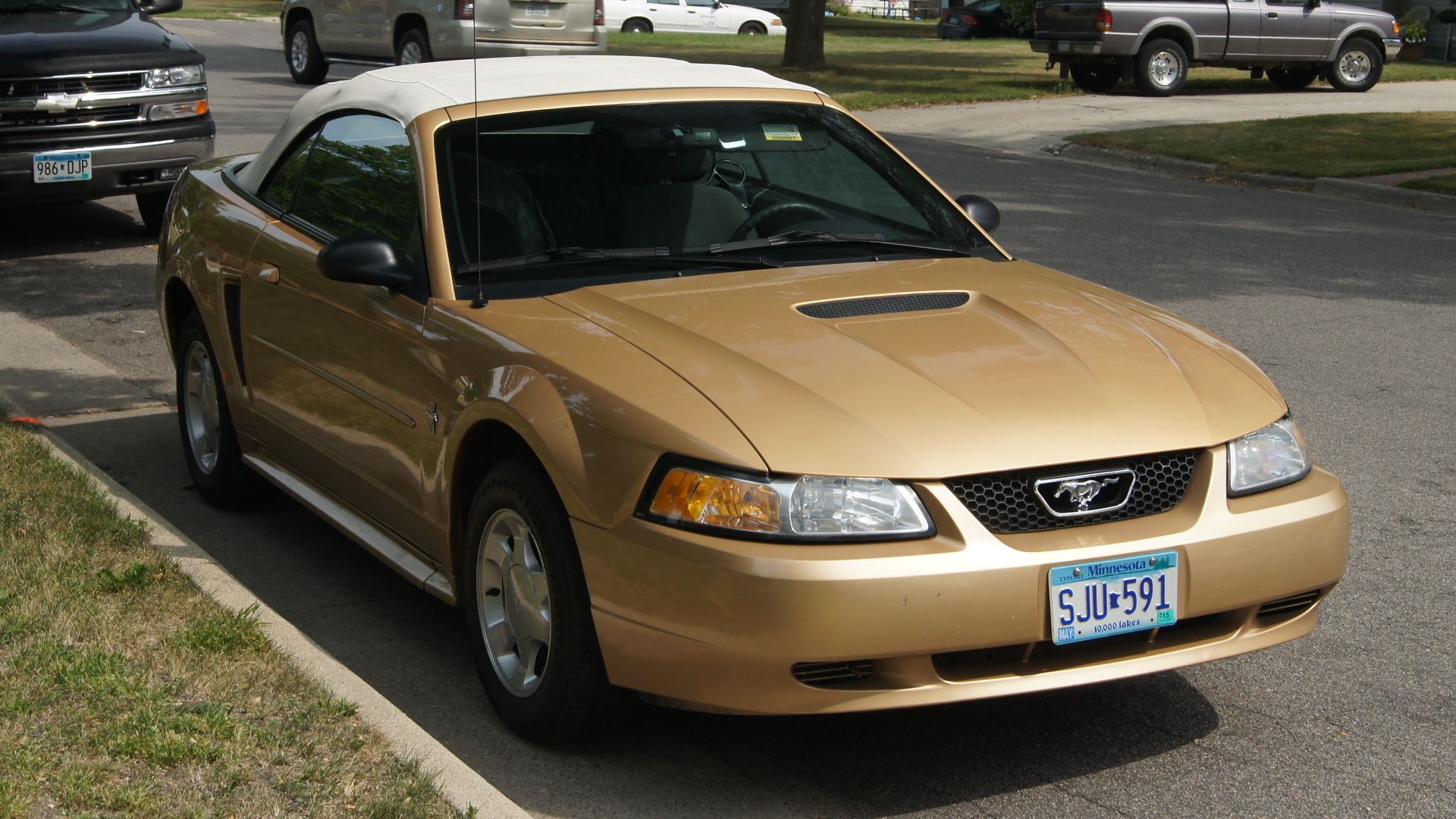 File:2000 Ford Mustang (14661617748).jpg