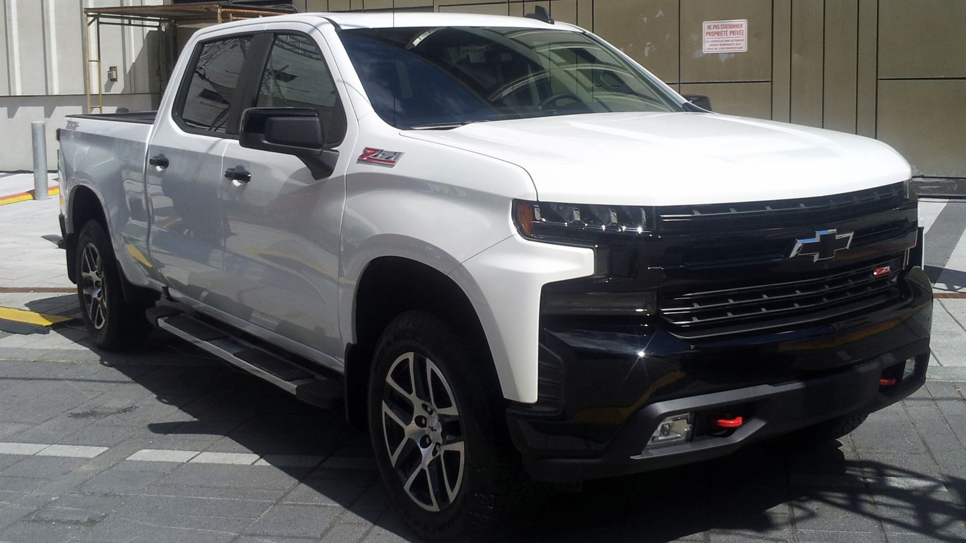 File:'19 Chevrolet Silverado 1500 Crew Cab @ Francos 2019.jpg