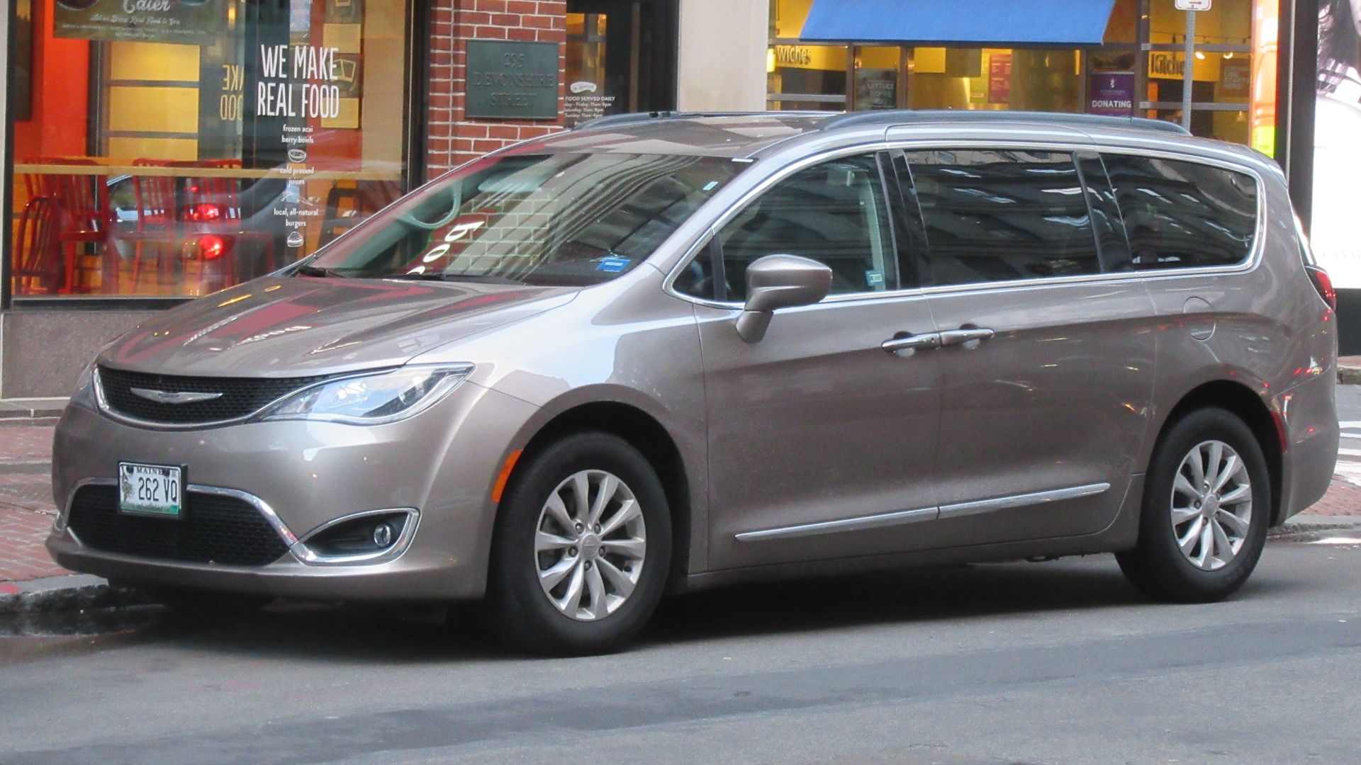 File:Chrysler Pacifica Touring.jpg