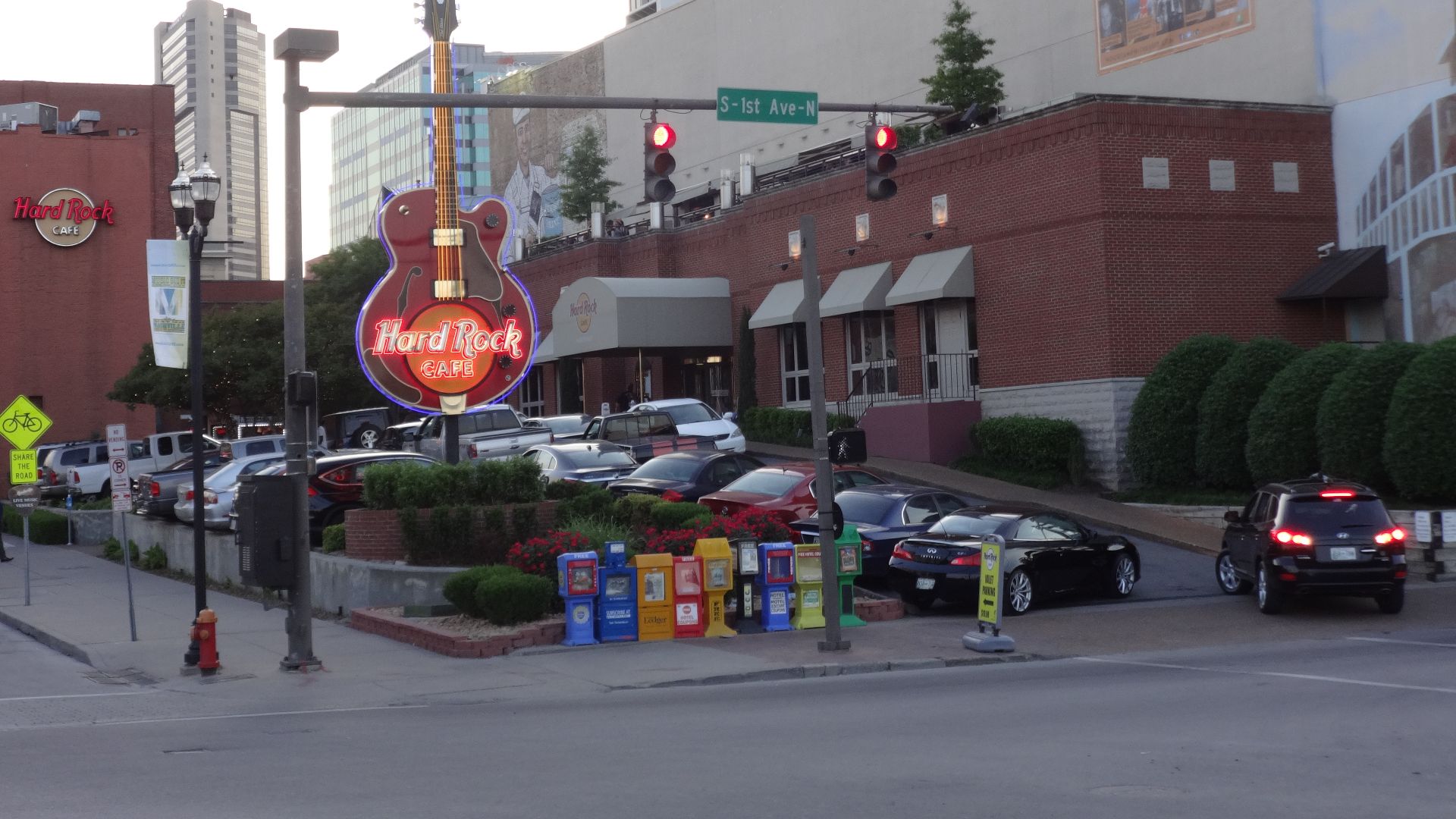 File:Hard Rock Cafe Nashville (Southeast corner).JPG