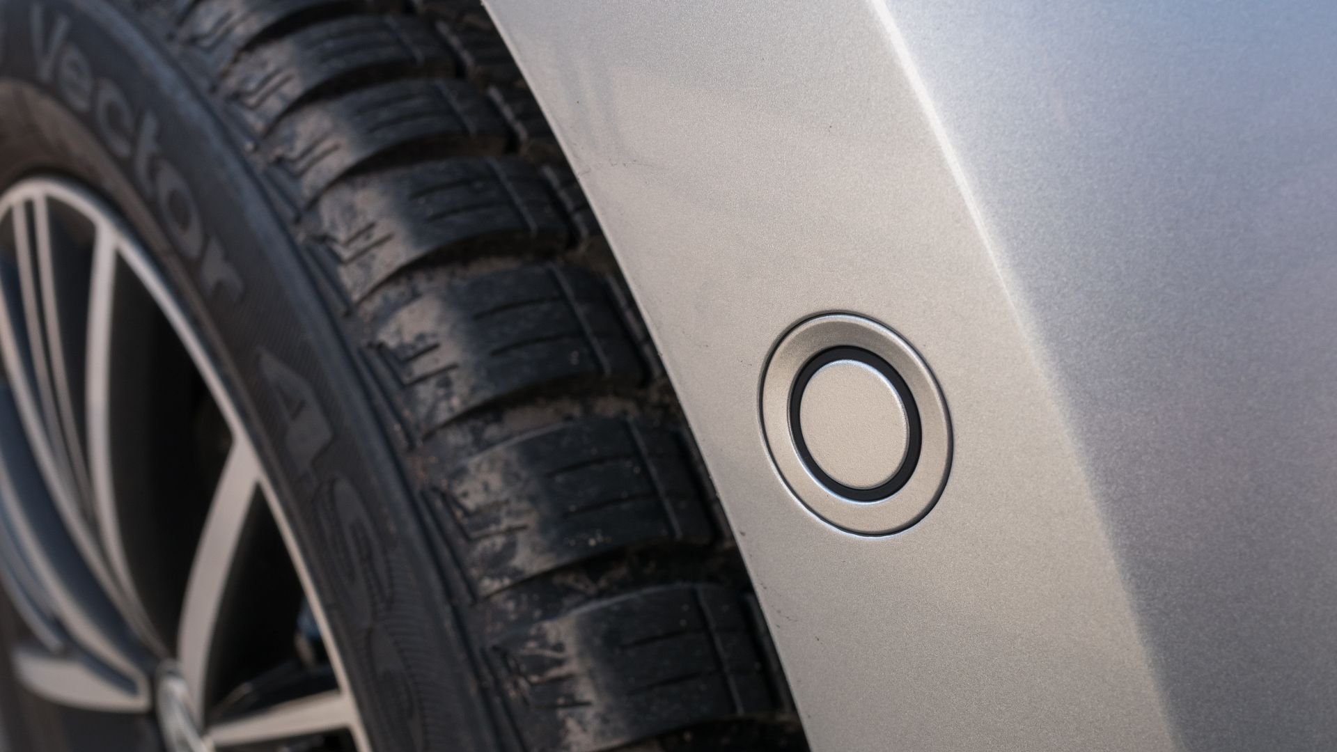 File:VW Golf VII - Parking sensor 02.jpg