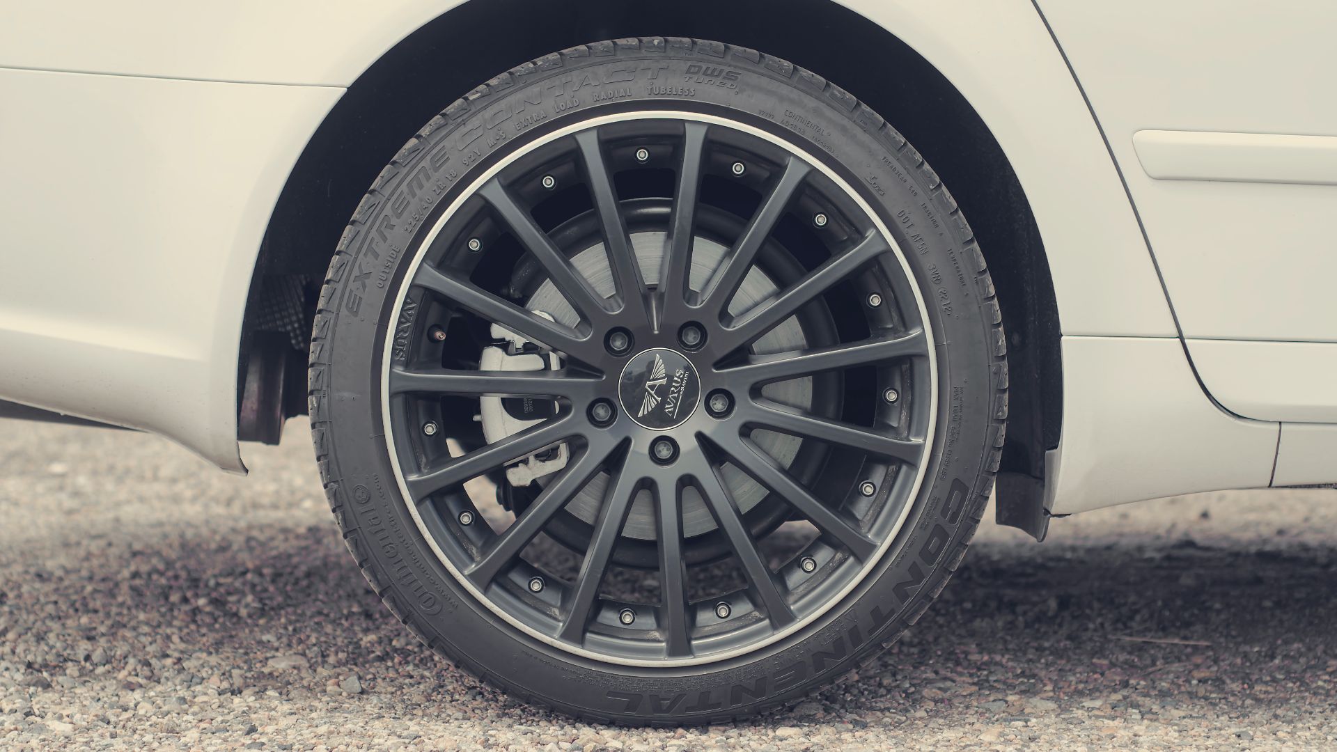 File:Avarus Savini Wheel with Continental Extreme Contact DWS Tuned Tire (9289101144).jpg