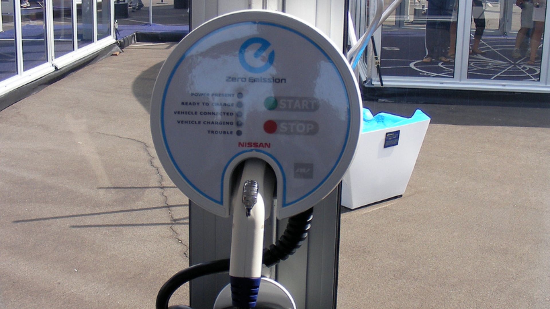 File:Nissan LEAF Level 2 EVSE.jpg