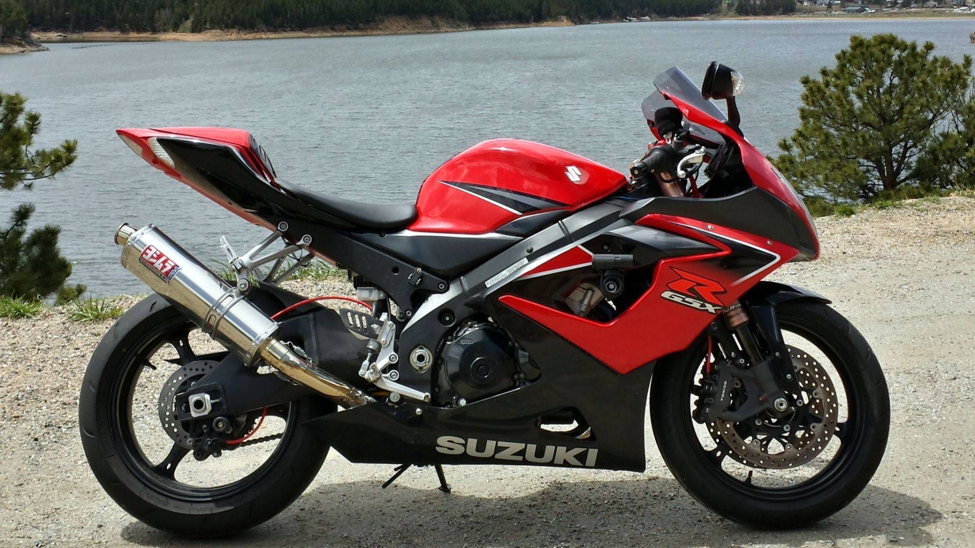 File:Suzuki GSX-R1000 '06 with Full Yoshimura Exhaust.jpg