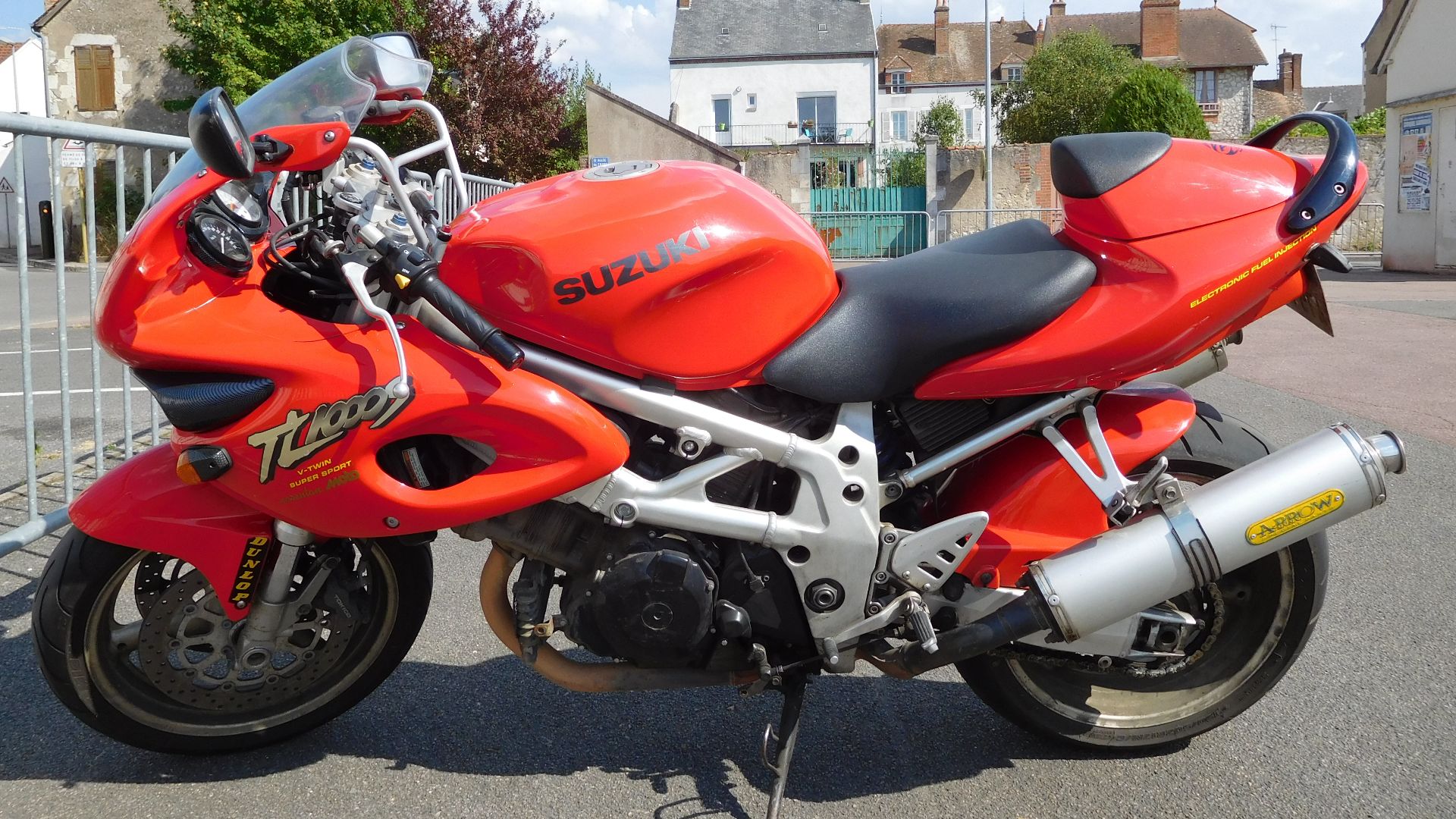 File:Suzuki TL1000S, red.jpg