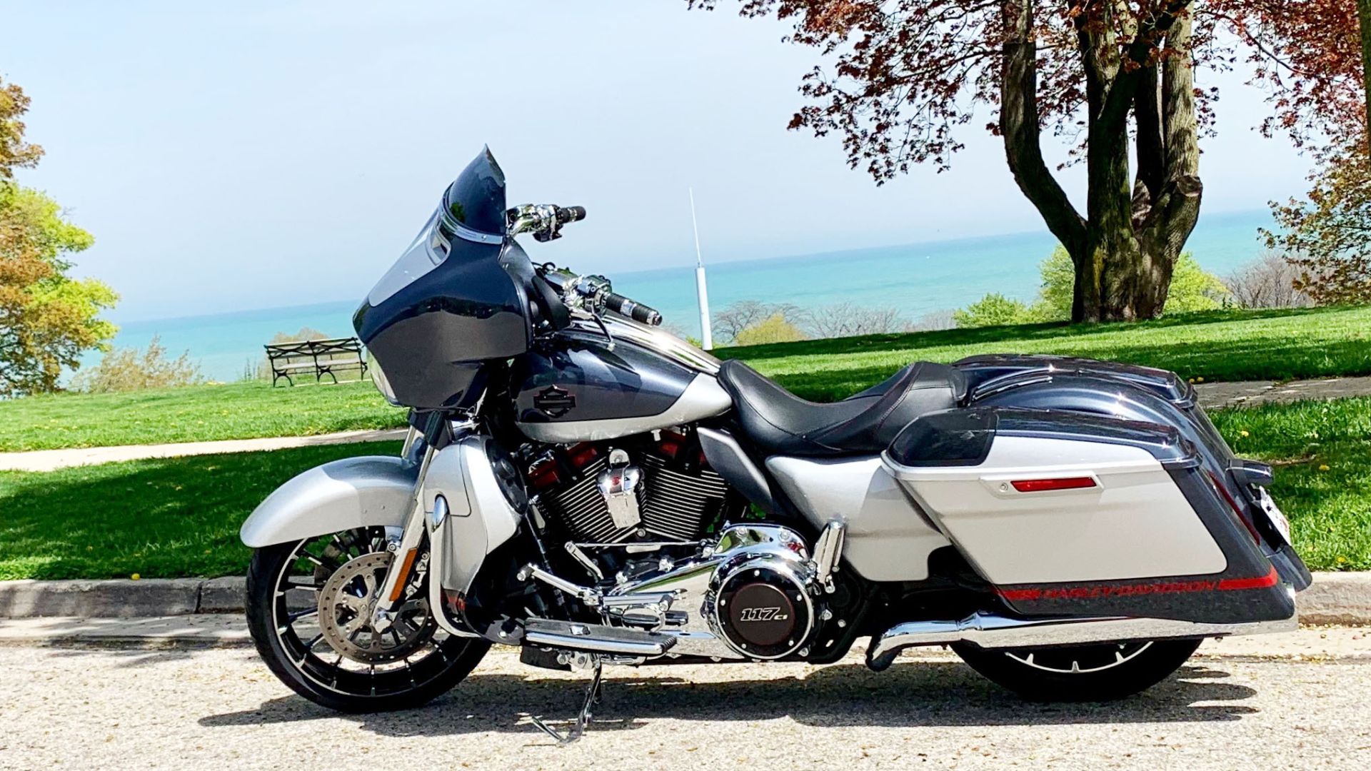 File:2019 Harley Davidson Street Glide CVO.jpg