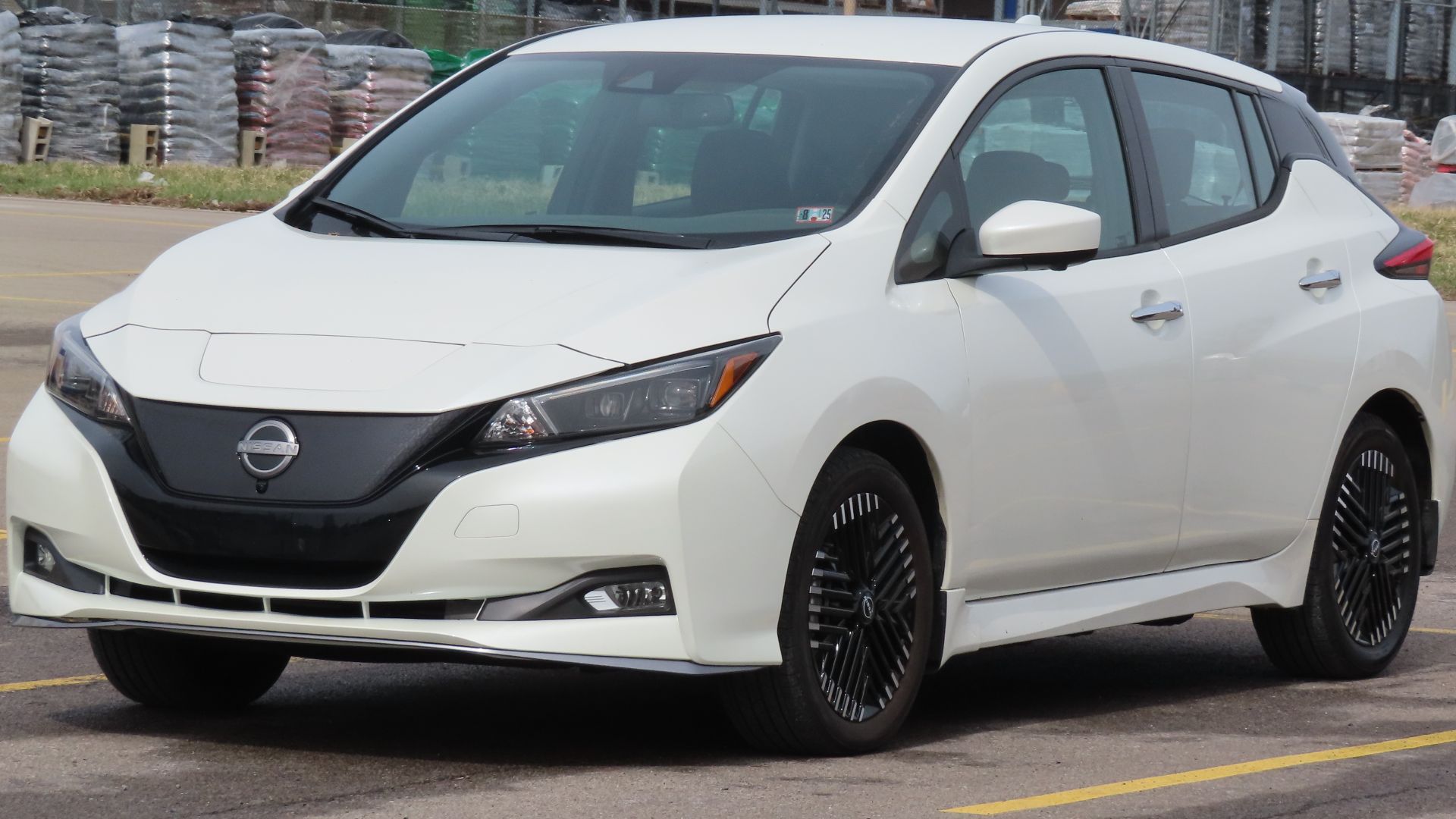 File:2024 Nissan Leaf SV PLUS, front left, 03-23-2025.jpg