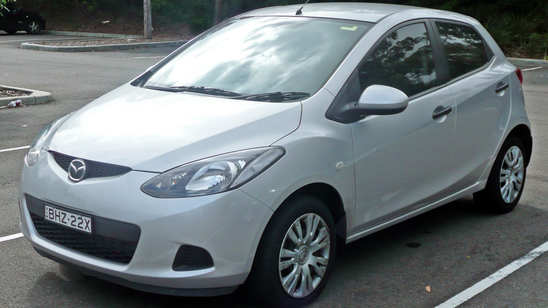 File:2007-2009 Mazda 2 (DE) Neo 5-door hatchback 02.jpg