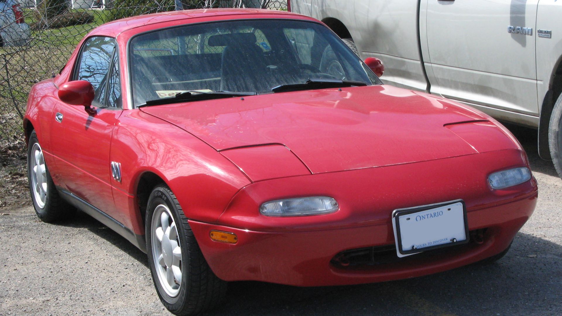 File:1990 Mazda MX-5 Miata, Front Right, 04-24-2020.jpg