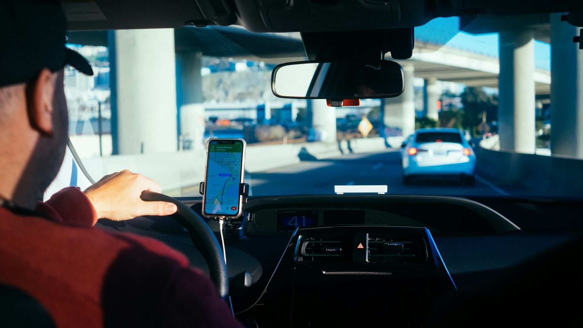 person holding iphone 6 inside car