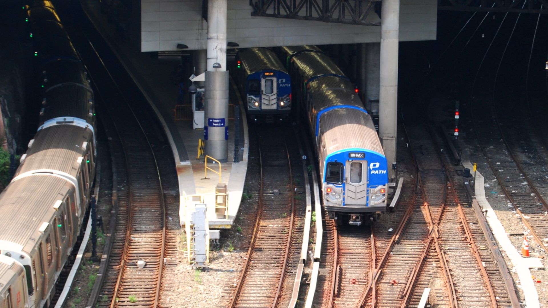 File:PATH Trains at Journal Square.jpg