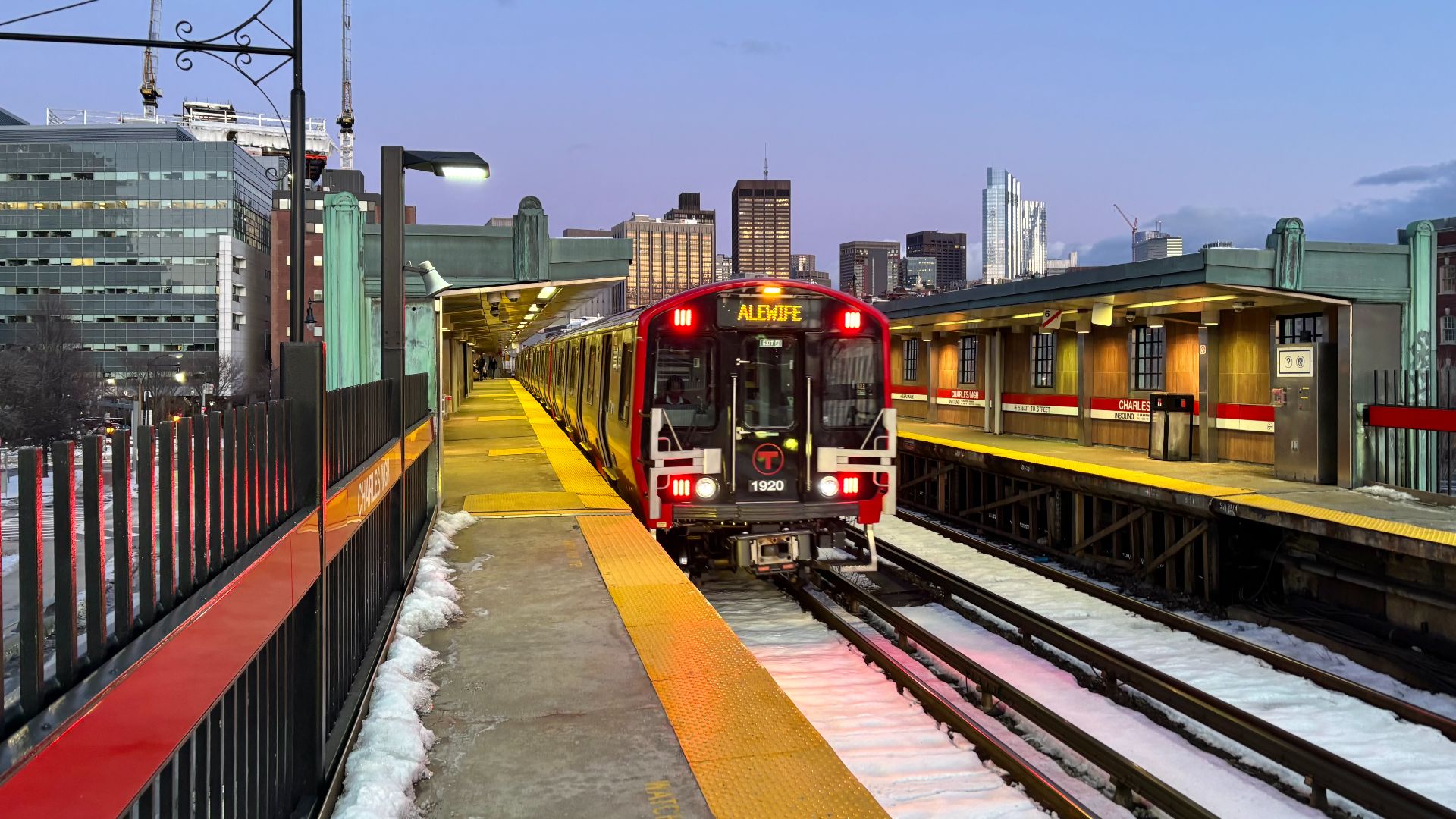 File:Charles MGH Northbound MBTA Red Line Platform (2), February 2025.jpg